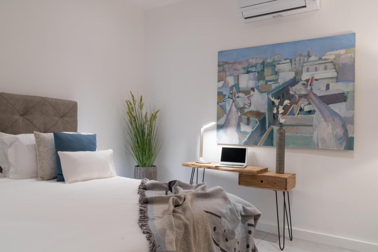 Bed & Breakfast Eleven, Boutique Luxury House & Garden *